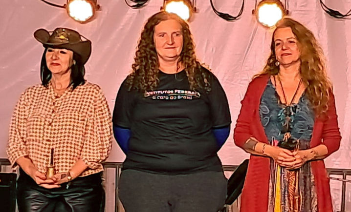 Cúpula da Feira: Silvia (Xerife), Aline (Homenageada) e Giselle (Patrona).