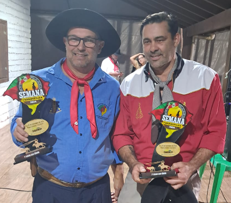 Gilmar Cunha e Clauderlei Mattos dividiram os troféus de 1º lugar nas categorias Laço Sênior e Laço Patrão.