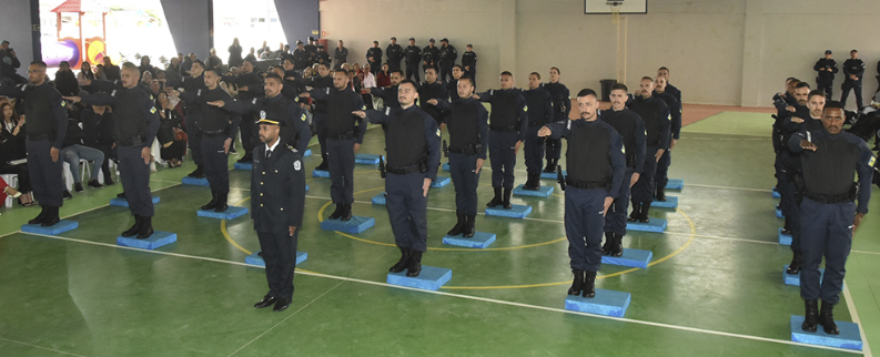 Novos agentes participaram de formatura realizada na última sexta (13), no Ginásio da Escola Estado de Santa Catarina, em Imbé.