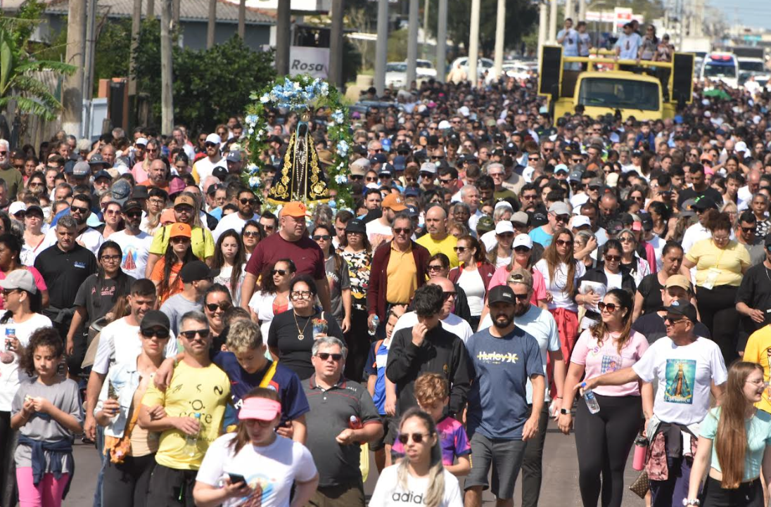 Romaria em Devoção a Nossa Senhora Aparecida reúne milhares de fiéis