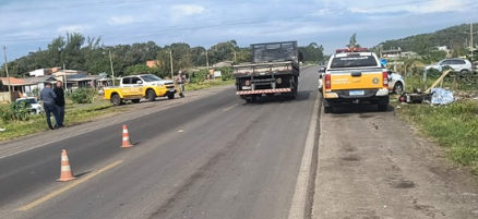 Colisão entre moto e caminhão ocorreu no quilômetro 04 da Interpraias, em Imbé.