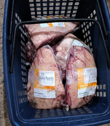 Homem foi preso carregando mais de 800 reais em carne.