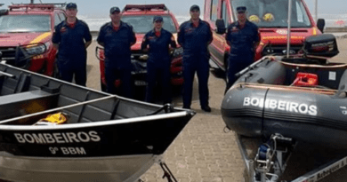 Bombeiros foram contemplados com um barco e um bote a motor.