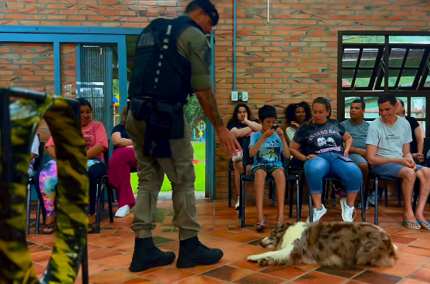 Canil do CRPO realiza ação na Apae