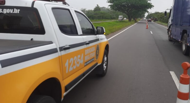 Agentes do CRBM estão realizando a sinalização do trecho e orientando os motoristas.