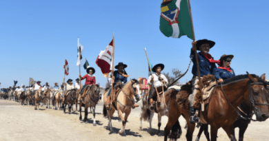 Todos os anos, centenas de cavalarianos percorrem as praias do Litoral Norte gaúcho.