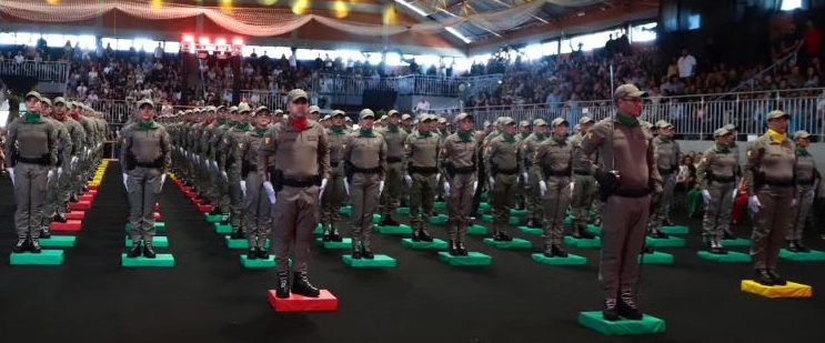 Ao todo, 143 homens e 21 mulheres se formaram na Escola de Formação e Especialização de Soldado de Osório.