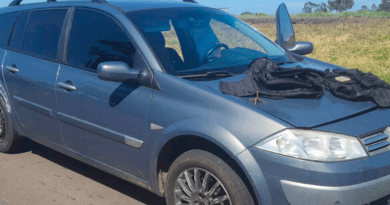 Dentro de carro utilizado por atiradores foram encontrados coletes balísticos.