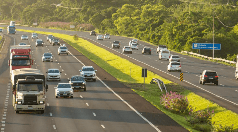 Mais de 260 mil veículos devem passar pela Freeway entre quinta (14) e a próxima segunda-feira (18).