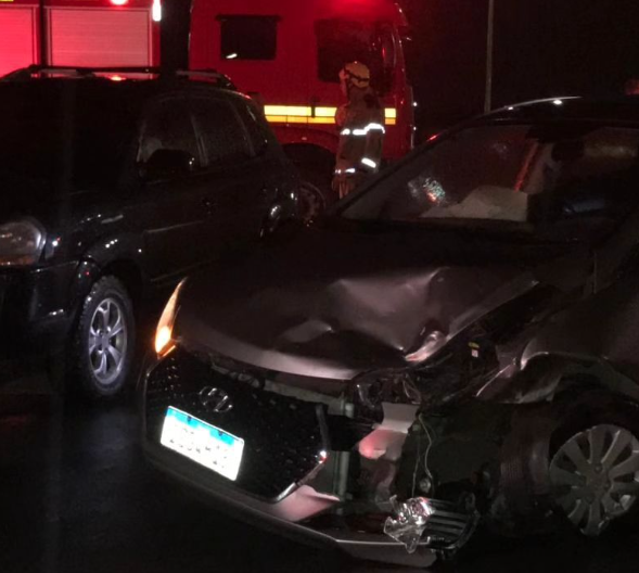 Carros colidiram no quilômetro 02 da ERS-389, próximo à rótula da Rua Santos Dumont.