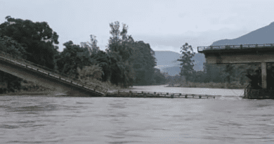 Ponte que liga Itati a Três Cachoeiras caiu devido as enchentes que atingiram o RS durante o último mês de maio.