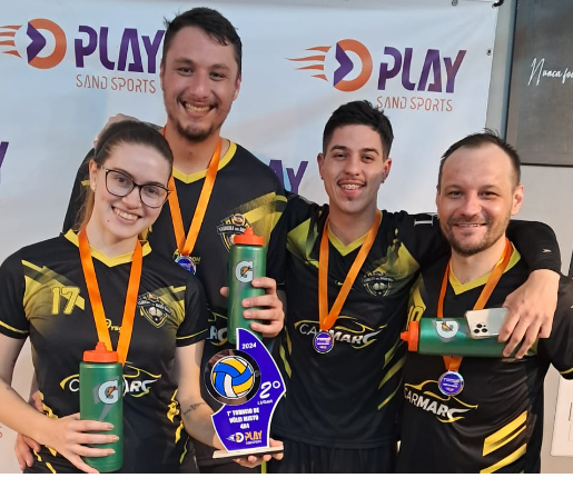 Vice-campeões: Giovana, Anderson, João e Sérgio.