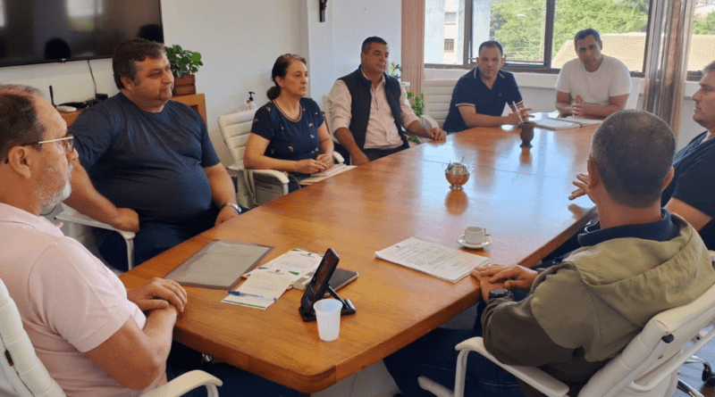 Reunião aconteceu na manhã de terça-feira (19), no Gabinete do Prefeito.