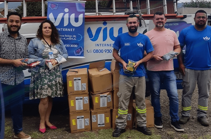 Empresa realizou a entrega de aproximadamente meia tonelada de donativos.