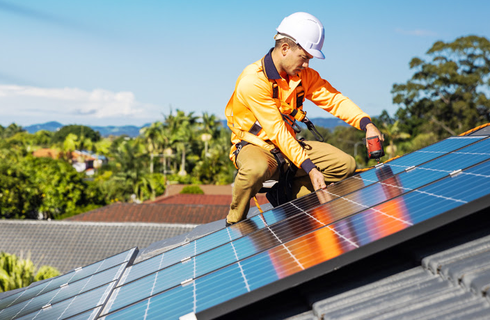 Energia solar tem futuro ameaçado com novo aumento de imposto