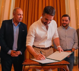 Governador Eduardo Leite realizou assinatura dos repasses durante a manhã de quinta-feira (12).