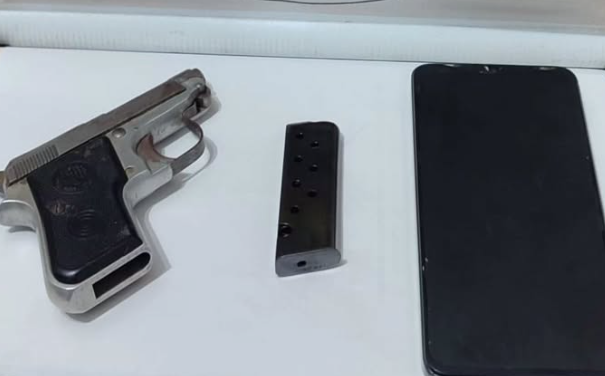 Ação em Osório apreendeu arma e um aparelho celular.