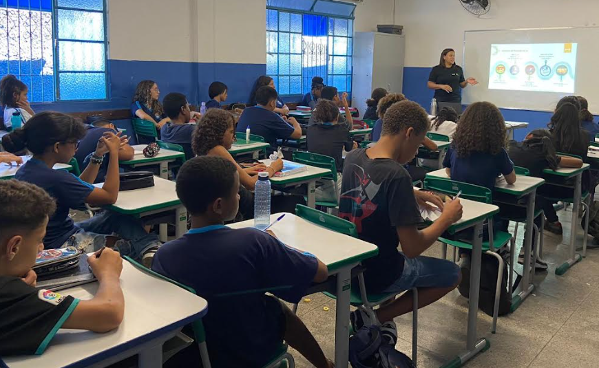 Irani realiza ações em escolas do Litoral