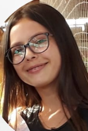 Com 18 anos de idade, Stefani foi morta a tiros no último domingo (24).