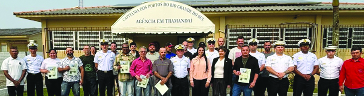 Vinte e um alunos receberam certificados e o registro de Pescador Profissional durante cerimônia realizada na sede da Capitania dos Portos em Tramandaí.