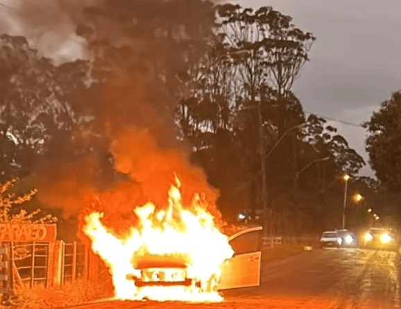 Ocorrência na noite de quarta (25), ocasionou bloqueio do trânsito.