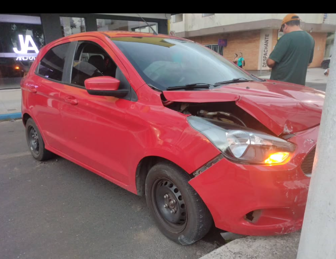 Veículos ficaram destruídos após colisão na região central de Osório.
