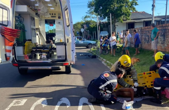 Agentes do Samu e do CBM auxiliaram no resgate do motociclista.