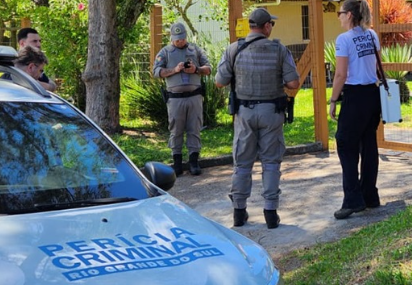 Crime teria ocorrido na madruga de segunda (13), no Centro de Imbé.