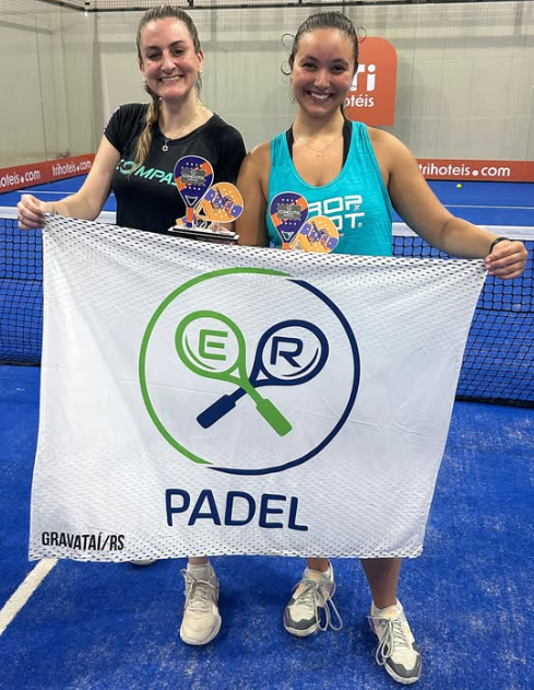 Fernanda (direita) e Roberta foram campeãs na 3ª Feminina.