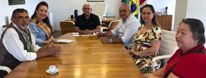 1ª Prenda do Estado Isabella Nunes, juntamente com comitiva, se reuniu com o prefeito Romildo e o vice-prefeito Ed.