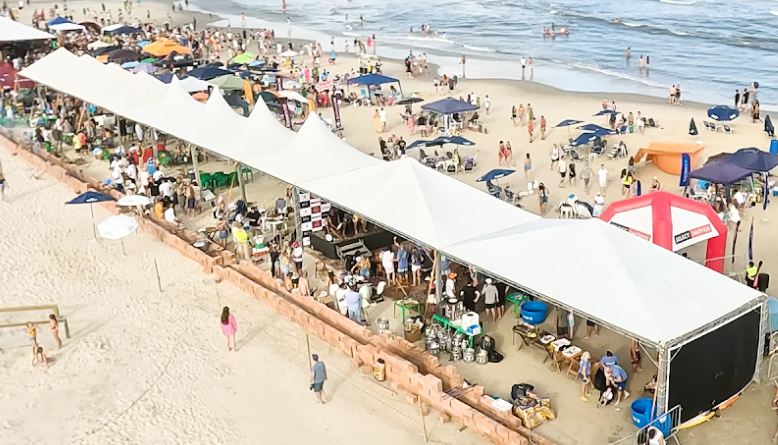 Centenas de assadores irão se espalhar por cerca de quatro quilômetros de churrasqueira ao longo da praia.