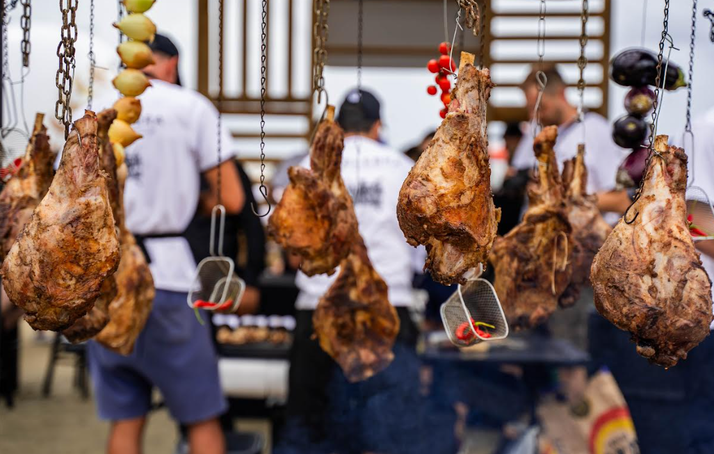 Público presente poderá experimentar churrasco preparado por assadores profissionais.