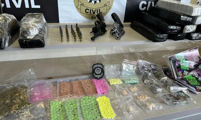 Polícia apreende armas e grande quantidade de drogas