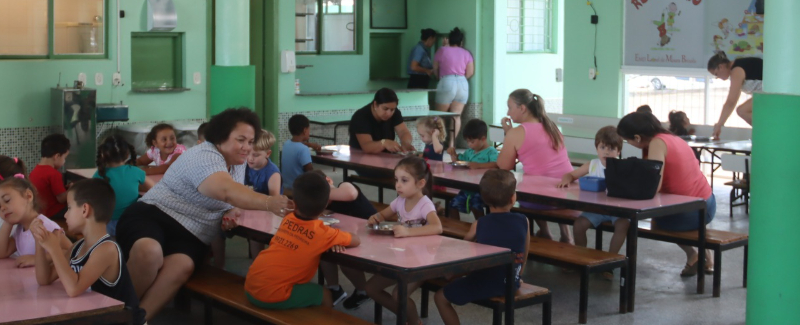 Atividades acontecem em cinco escolas da cidade e seguirão até o final de janeiro.