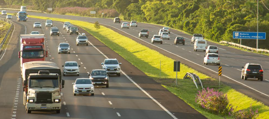 Mais de 240 mil veículos deverão vir para o Litoral no final de semana