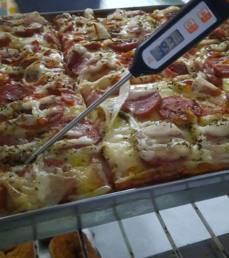 Entre os produtos apreendidos, estão: carnes, embutidos, iogurtes, queijos e produtos de padaria.