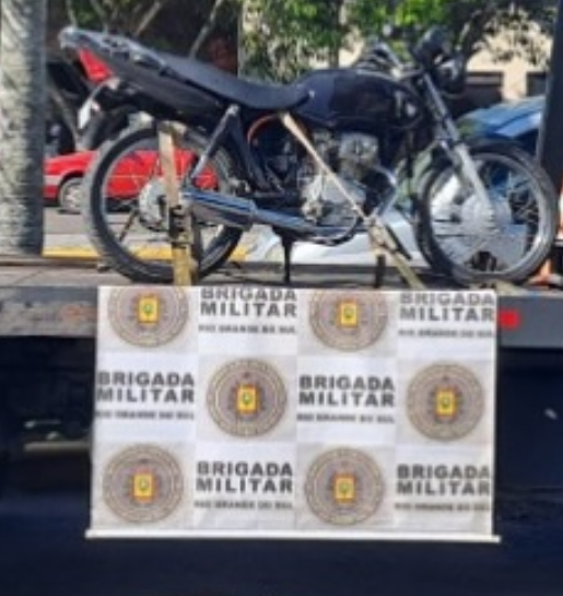 Moto furtada é recuperada pela BM