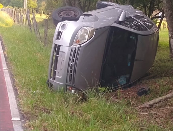 Acidente teria ocorrido após motorista do veículo dormir ao volante.