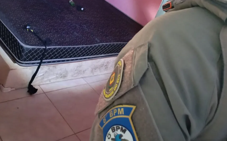 Casal é resgatado após ser mantido em cativeiro