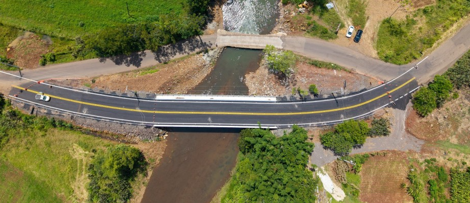 Com investimento de R$ 5,2 milhões, nova ponte que ligará Três Cachoeiras à Morrinhos do Sul conta com duas pistas e extensão de 40,35 metros.