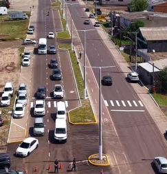 Além de mais uma pista asfaltada e recapeamento da antiga, o trecho ganhou outras melhorias, incluindo ciclofaixa, iluminação em LED e estacionamento.