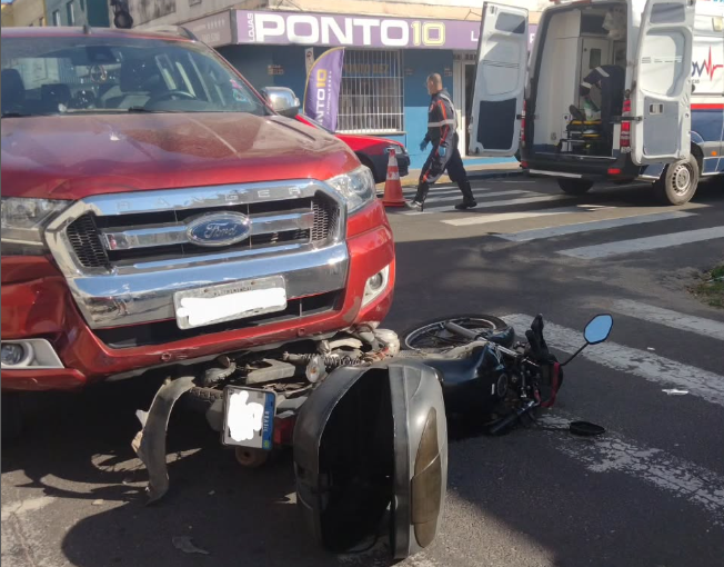 Motociclista fica ferido em acidente de trânsito