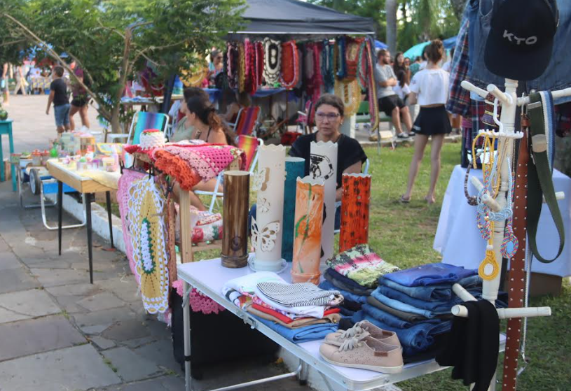 Praça das Carretas recebeu Bazar ArtEncontro
