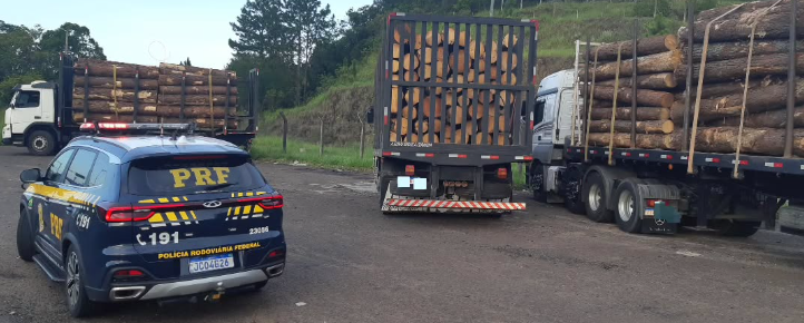 Caminhão foi abordado pelos agentes durante fiscalização na cidade de Torres.