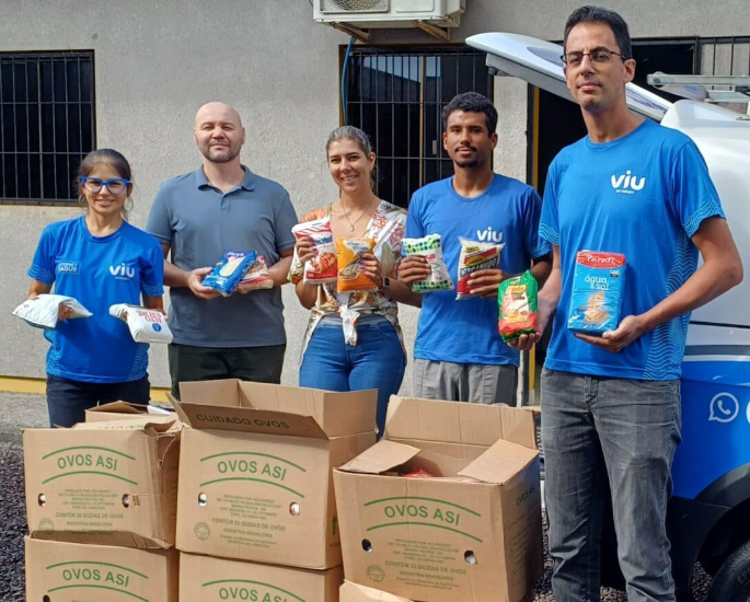 Viu entrega 300 quilos de alimentos para município da região