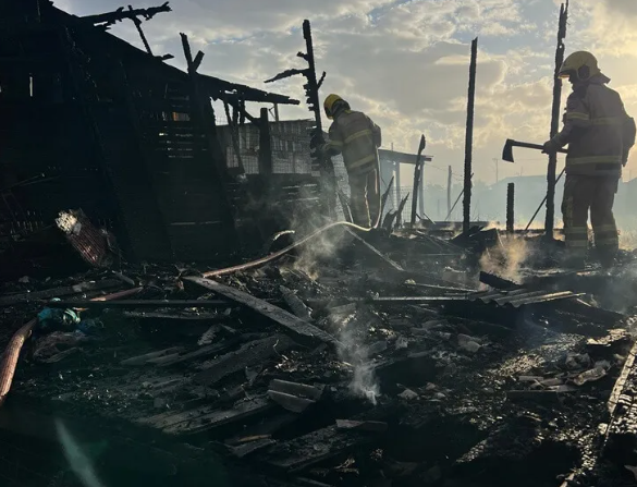 Bombeiros combatem incêndio na região