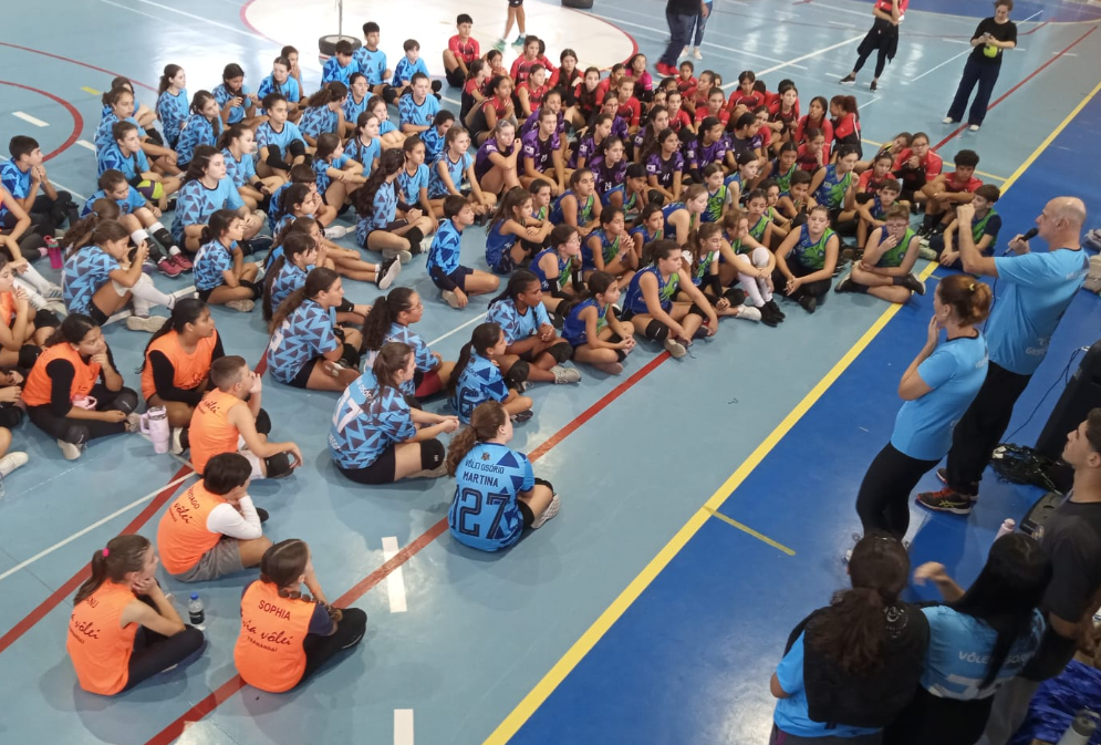 Festival de Vôlei arrecada 300 quilos de ração