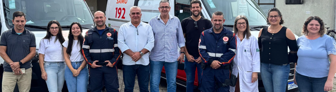 Entrega das ambulâncias ocorreu na última quinta-feira (24) e contou com a presença de autoridades locais.