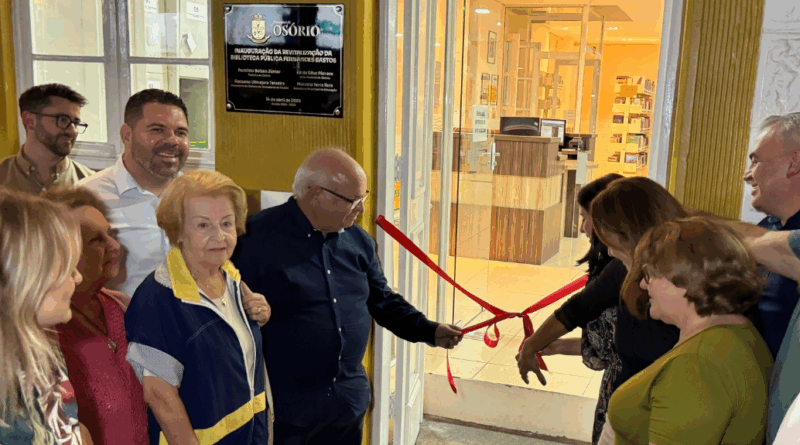 Entrega oficial da revitalização da Biblioteca Municipal ocorreu na noite de quinta (24).