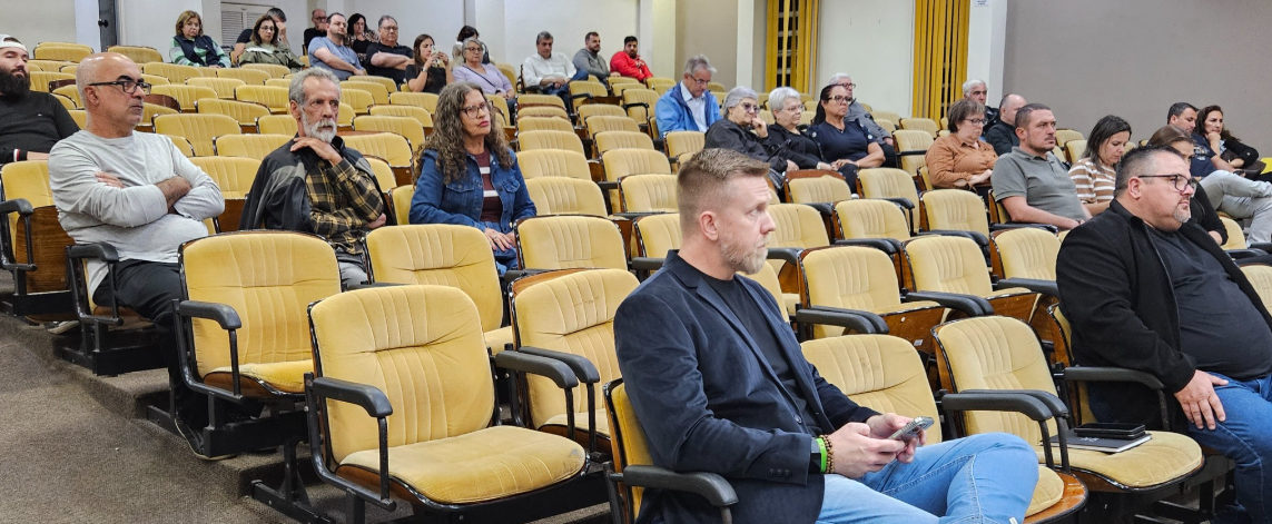 Pequeno público compareceu a Câmara de Vereadores para acompanhar debate sobre o Rotativo.